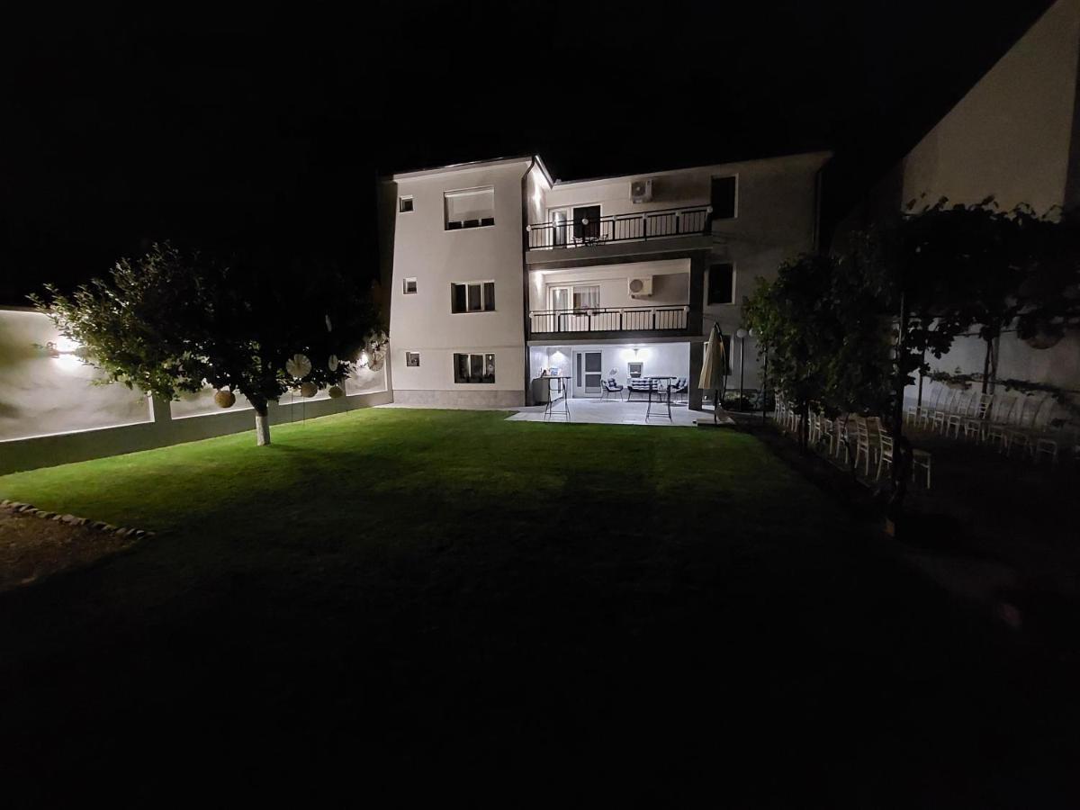 Premium Central Apartment Gran Varadino Esterno foto